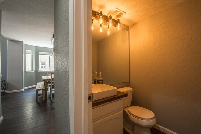 Building Photo - Immaculate 4B/3B in Superior - Available July 5th