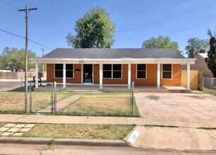 Building Photo - 3 Bed 2 Bath Home Now Available!