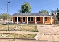Building Photo - 3 Bed 2 Bath Home Now Available!