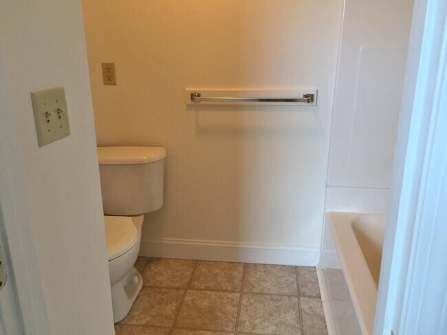 Building Photo - 4 Martin St