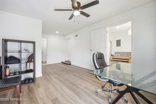 Building Photo - 10303 Westmar Rd