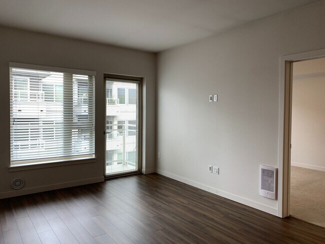 Building Photo - Urban Living at the Vik - Top Floor Condo