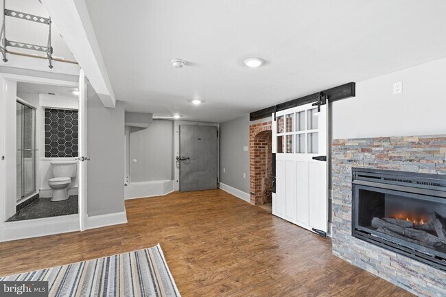 Building Photo - 310 N 13th St
