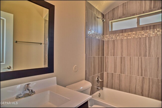 Building Photo - 452 Isaias Ave.