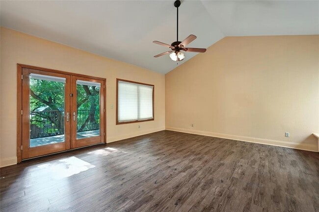 Building Photo - 2829 San Gabriel St