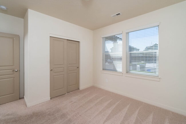 Building Photo - 3667 SW Pumice Stone Ave