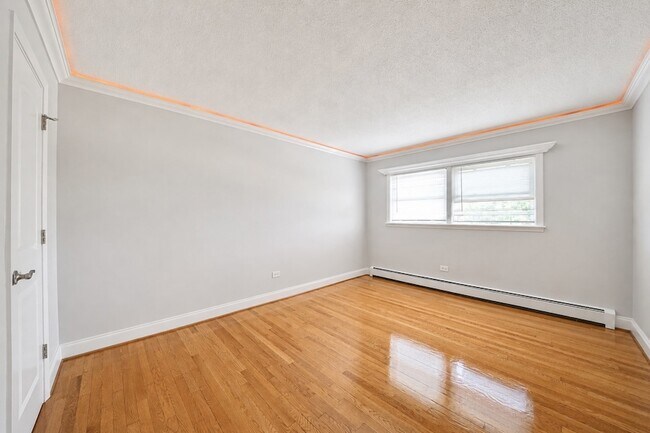 Building Photo - 4940 N Leonard Dr