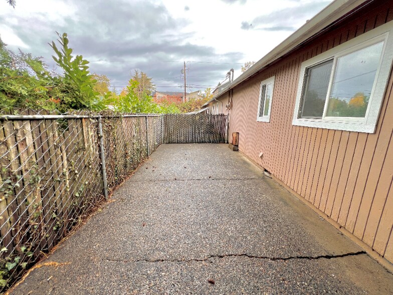 Building Photo - 3800 Nicholson Rd