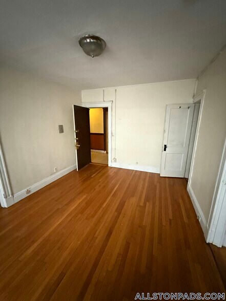Building Photo - 33 Walbridge St