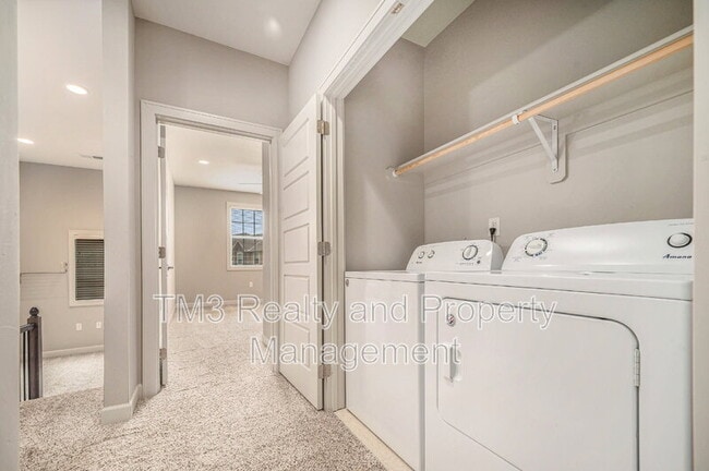 Building Photo - 15872 Valley View Dr