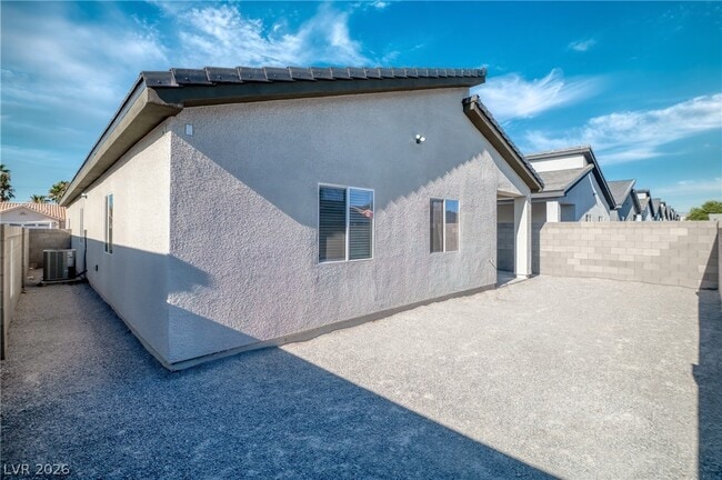 Building Photo - 4078 E Welter Ave