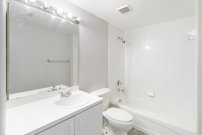 Building Photo - 521 Villa Del Sol Cir