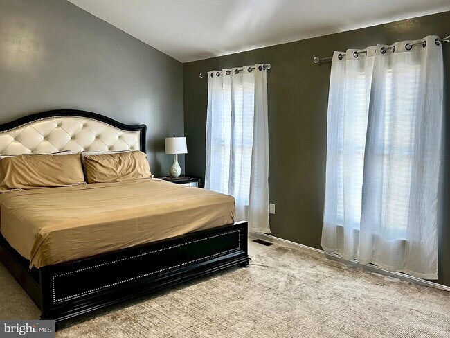 Building Photo - 358 Stonehedge Ln