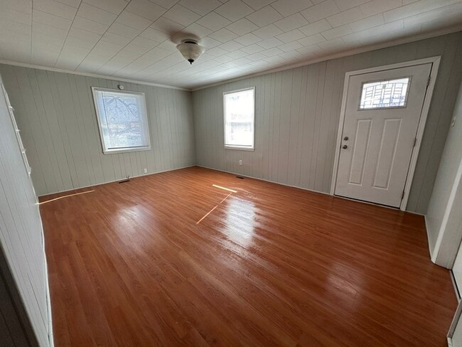 Building Photo - 402 Parker Ave