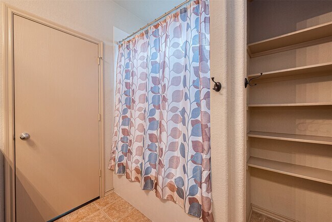 Building Photo - 1810 Emerson Ridge Dr