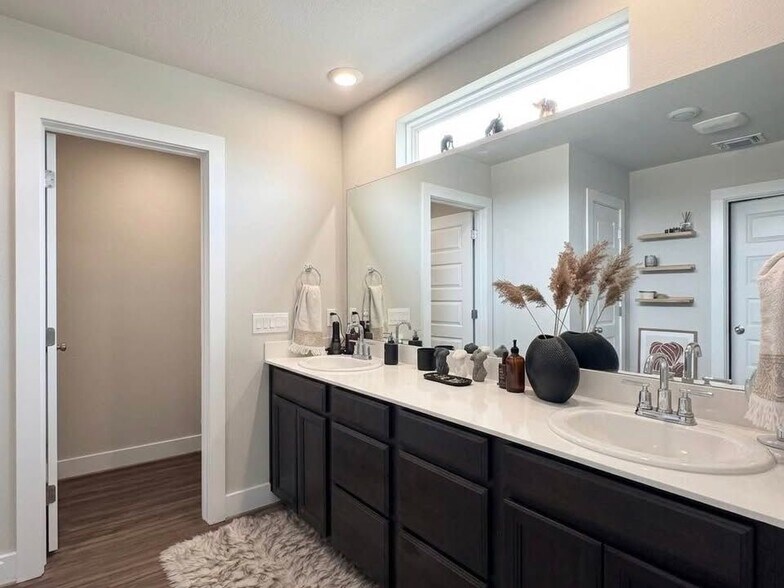 Building Photo - 7507 Travertine Spring Dr