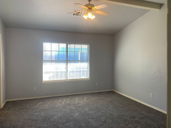 Building Photo - This beautifully updated three-bedroom, tw...