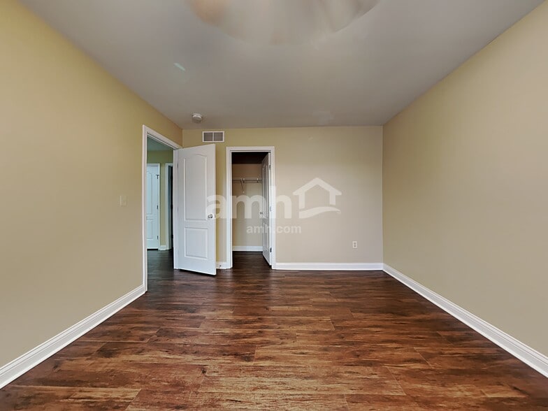 Building Photo - 11207 Sugarmill Dr