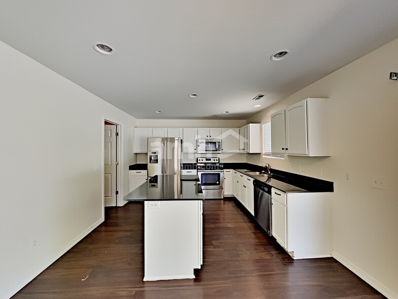 Building Photo - 1830 S 875 E