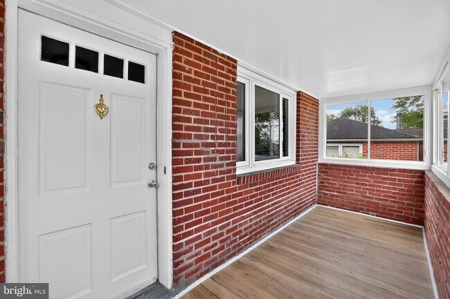 Building Photo - 1539 Reservoir Ave