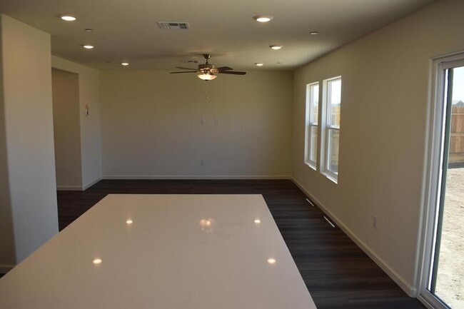 Building Photo - 708 Athena Dr
