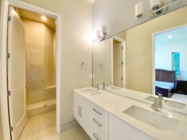 Building Photo - Built in 2017 – Stunning Modern Home for R...