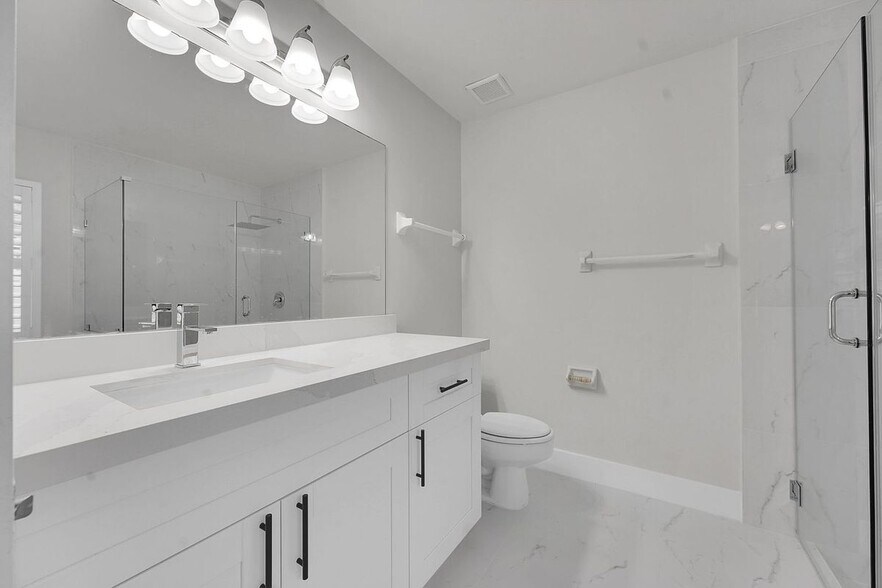 Building Photo - 13048 Meadowbreeze Dr