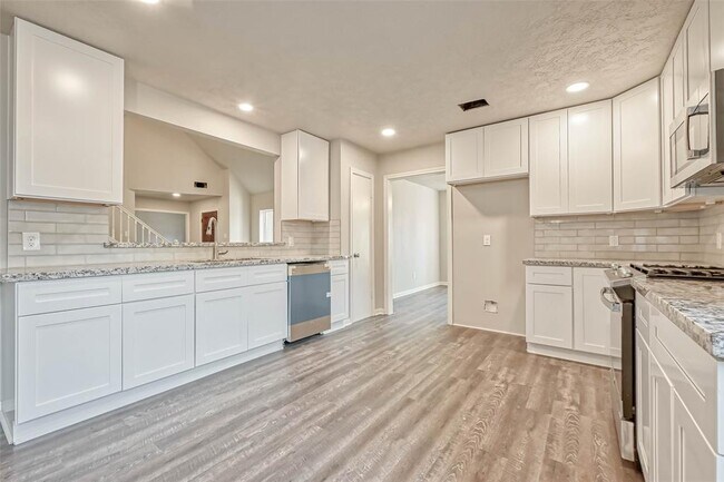 Building Photo - 3615 Highfalls Dr