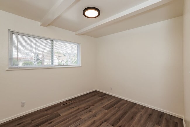 Building Photo - 3 Bedroom Home Available In Albany!