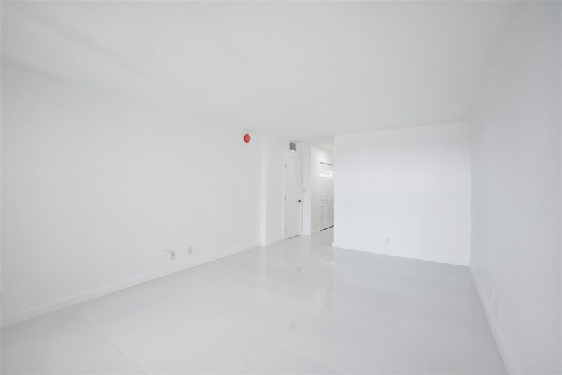 Building Photo - 3800 S Ocean Dr