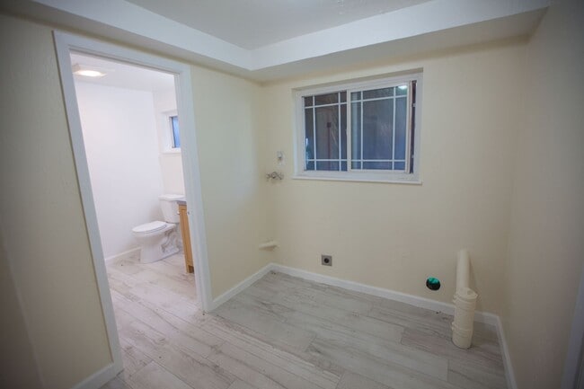 Building Photo - 165-167 Miriam St