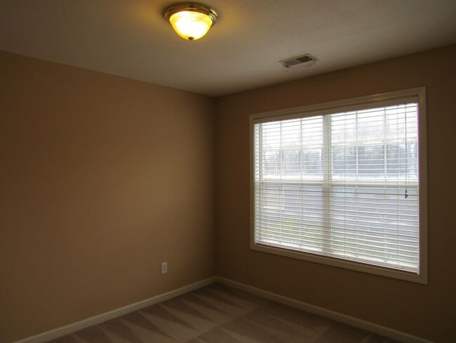 Building Photo - 1011 Wyndham Ln