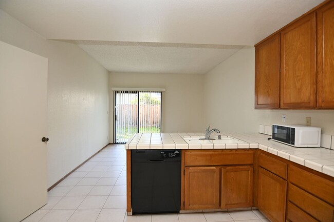 Building Photo - SFR near 880 & 84 -Minutes from Paseo Padr...