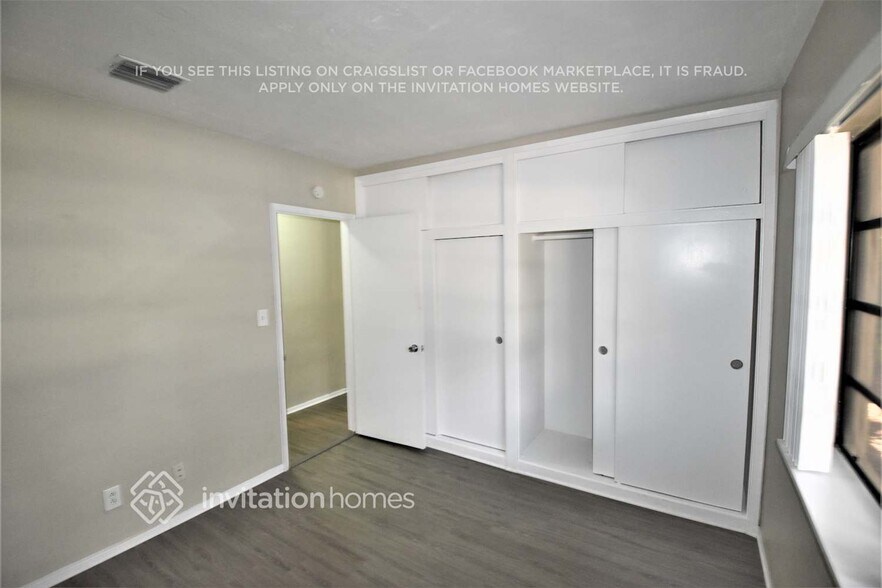 Building Photo - 2608 SW 34th Ave
