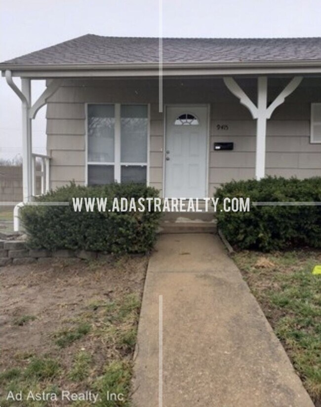 Awesome 2 Bedroom Duplex in Overland Park!... 9415 Ballentine St