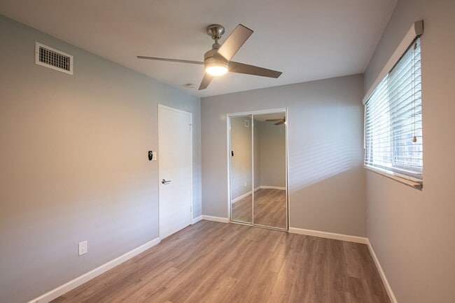 Building Photo - Charming Three Bedroom 2 Bath Home with Spacious Backyard for Entertaining!