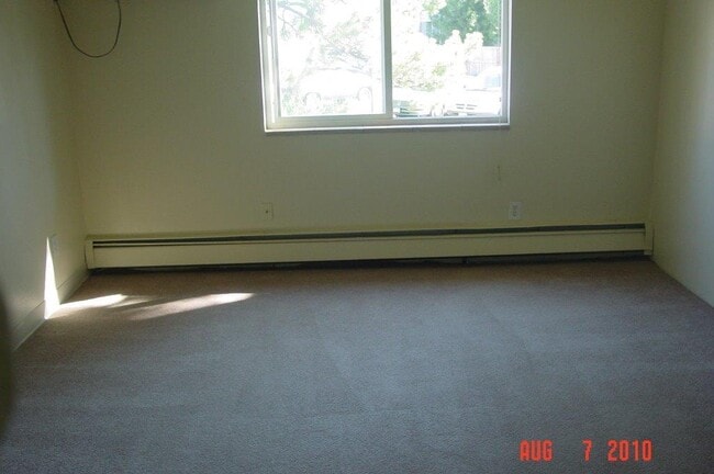 Building Photo - Great location off Leetsdale/Parker and Fl...