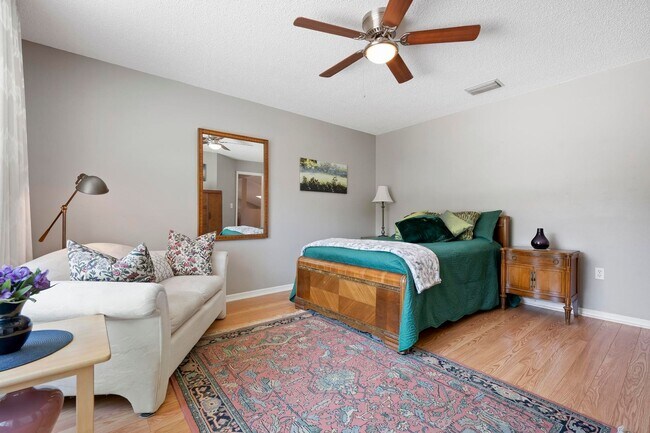 Building Photo - ** STUNNING 4 BEDROOM 2 FULL BATH/ 2 HALF BATH HOME WITH A PRIVATE POOL LOCATED JUST MINUTES FROM...