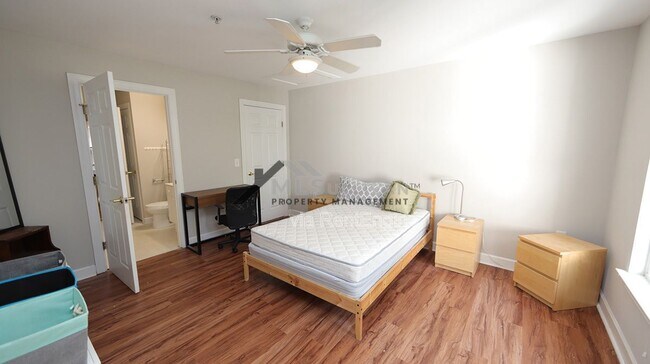 Building Photo - 929 Morreene Rd