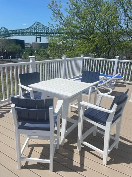 Building Photo - 33 Medford St