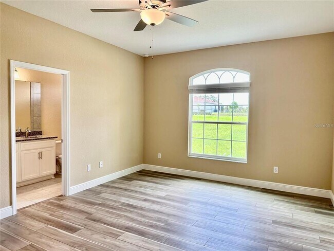 Building Photo - 13075 House Finch Rd
