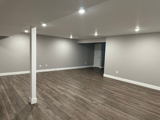 Building Photo - Castles Pines Duplex