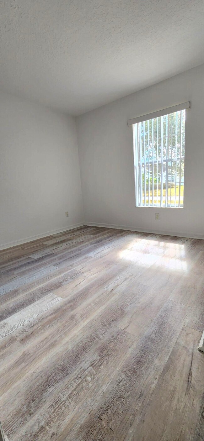 Building Photo - 1061 SW Charcoal Ave