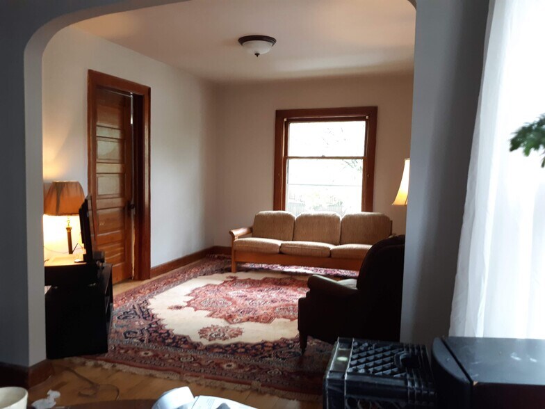 Building Photo - 1129 Idaho E St