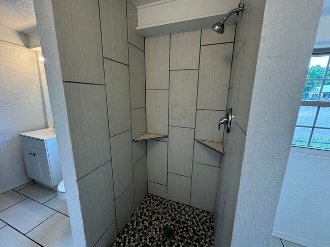 Building Photo - Cute 2 bedroom 2 bathroom home!