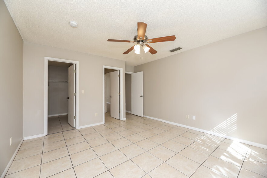 Building Photo - 7939 Cherry Blossom Dr S