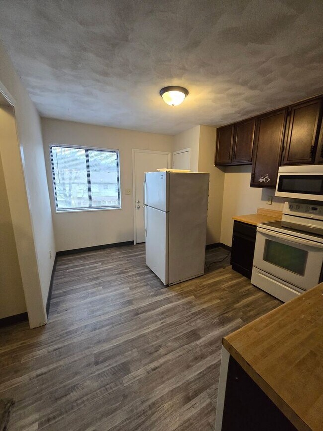 Building Photo - 5201 S Brooks Dr
