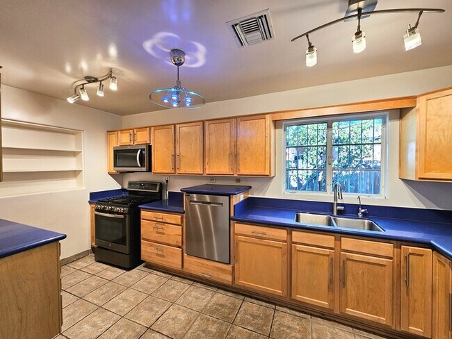 Building Photo - A charming 3-bedroom, 2-bathroom house in ...