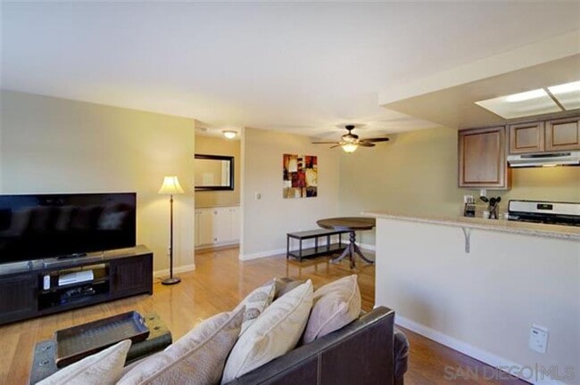 Building Photo - 552 Canyon Dr