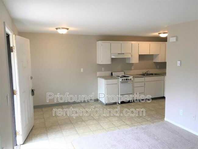 Building Photo - 221 SE 12th Ave